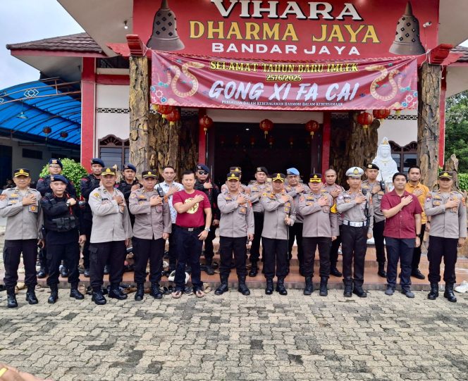 
 Pastikan Aman Kondusif, Kapolres Lampung Tengah Meninjau Langsung Pengamanan Imlek 2025