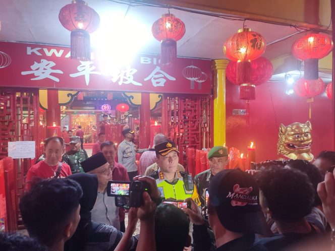 
 Kapolresta Pontianak Bersama Forkopimda Pantau Situasi Malam Perayaan Tahun Baru Imlek 2025 di Kota Pontianak