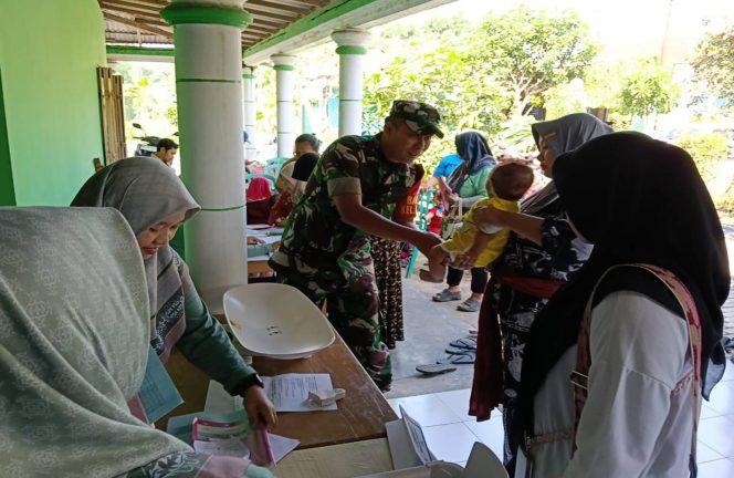
					Babinsa Kauman, Cegah Stunting Dampingi Posyandu di Srengat
