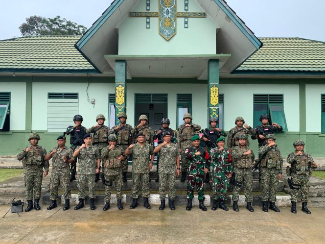
					Kunjungan Kerja Panglima Pertama Devisyen Tentera Darat Malaysia (TDM) ke Pos Gabungan Malaysia (Gabma) Satgas Pamtas RI-Malaysia Yonzipur 5/ABW