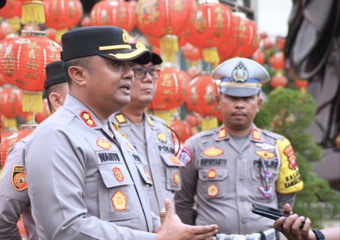 
 Polres Kubu Raya Kerahkan Ratusan Personel dan Gelar Patroli Skala Besar Amankan Perayaan Imlek