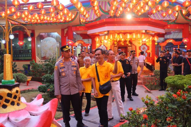 
					Datangi Sejumlah Vihara, Kapolres Pastikan Perayaan Tahun Baru Imlek 2025 di Kota Tangerang Berjalan aman dan Kondusif