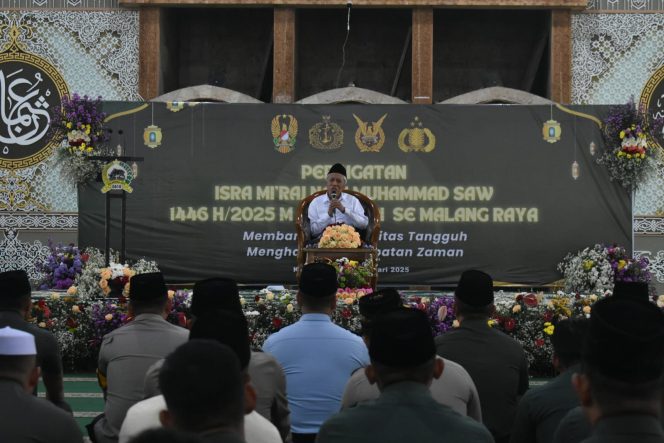 
 Kompak! TNI-Polri se-Malang Raya Rayakan Isra Mi’raj Bersama di Masjid Baiturrohman