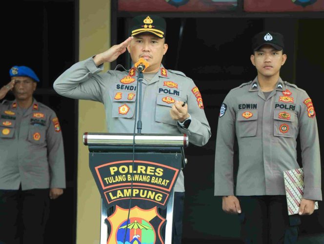 
					Pimpin Apel Jam Pimpinan, Kapolres Tulang Bawang Barat Beri Arahan dan Penekanan Pada Personil