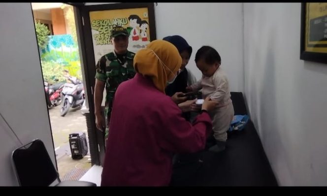 
 Peduli Kesehatan Ibu dan Anak Serma Yudhi Dampingi Kegiatan KB dan Imunisasi Anak