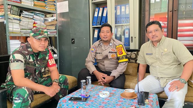 
					Sinergitas TNI Polri  Polsek Ciomas Giat Cooling Sistem Sambang SMPN 2 Ciomas Monitoring Para Pelajar Antisipasi Cegah Adanya Tawuran dan Geng Motor Pastikan Situasi Aman dan Kondusif