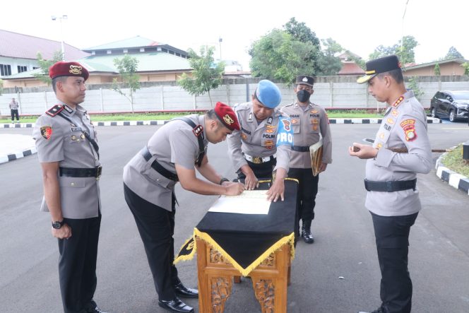 
					Polres Metro Tangerang Kota Gelar Sertijab dan Pisah Sambut 7 PJU dan 2 Kapolsek
