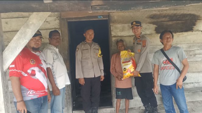 
 Polres Lampung Utara Kembali Berikan Bantuan Beras Kepada Masyarakat