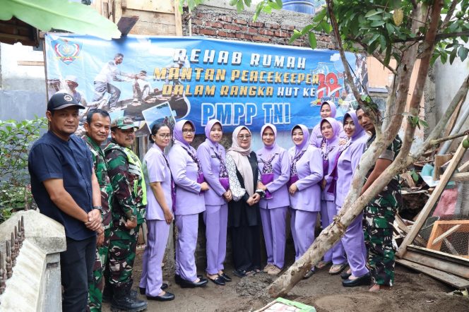 
					Komandan PMPP TNI Berikan Bantuan Bedah Rumah dan Beasiswa Untuk Keluarga Veteran Peacekeeper