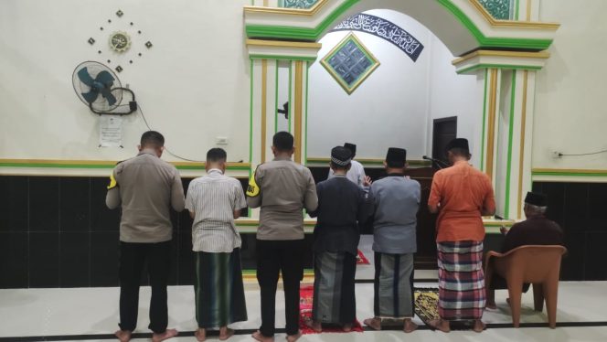 
 Personil Polsek Tulang Bawang Tengah Laksanakan Safari Subuh Bersama Warga Sampaikan Pesan Kamtibmas