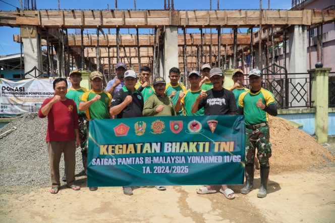 
					Semangat Gotong Royong, Satgas Pamtas Yonarmed 11 Kostrad Bersama Warga Dalam Pembangunan Ponpes Ibadurrahman di Perbatasan