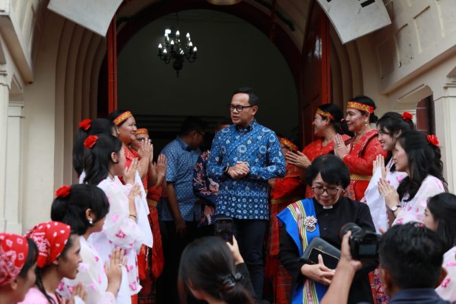 
					Hadiri HUT Ke-105 Gedung Gereja Zebaoth Bogor, Wamendagri Bima Arya Tegaskan Komitmen Pemerintah Perkuat Toleransi