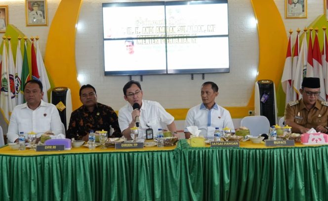 
					Kunker Kementan RI ke Lampung Tengah, Kapolres Pimpin Langsung Pengamanan