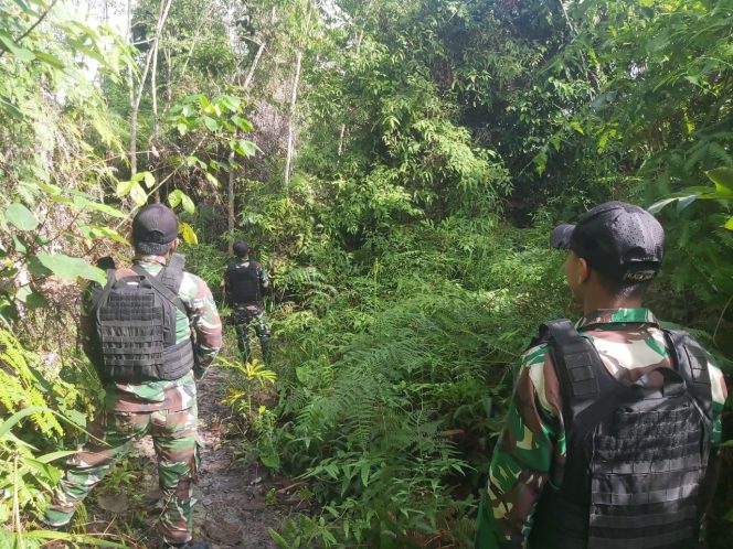 
					Tingkatkan Keamanan, Satgas Pamtas RI-Malaysia Yonzipur 5/ABW Sisir Jalur Tidak Resmi di Perbatasan