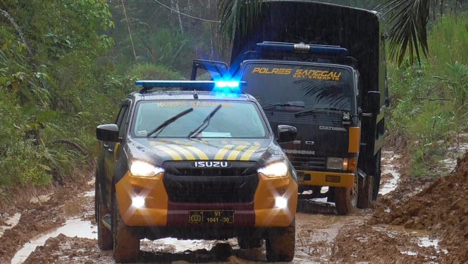 
 Pengecekan Kondisi Banjir di Dusun Mengkiang dan Dusun Borang, Kecamatan Kapuas, Kabupaten Sanggau