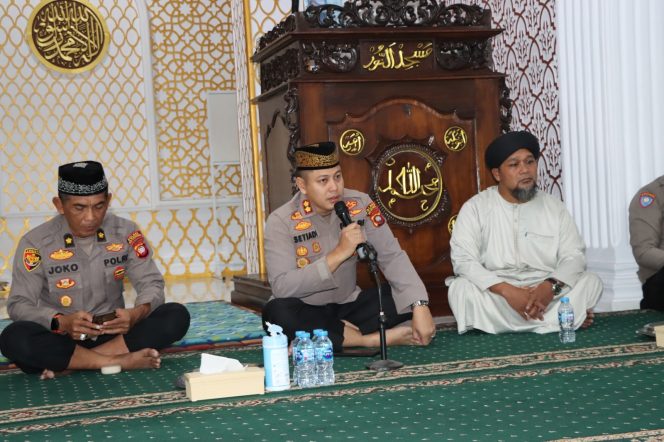 
 Polres Ketapang Gelar Peringatan Isra Mi’raj, Kapolres Ketapang : Jadikan Momen Isra Mi’raj Untuk Meningkatkan Ketaqwaan Dan Memacu Kinerja Tugas