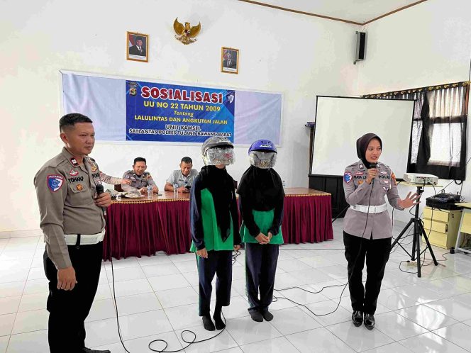 
 Satlantas Polres Tulang Bawang Barat Sosialisasi UU No 22 Tahun 2009 di SMAN 2 Tulang Bawang Tengah