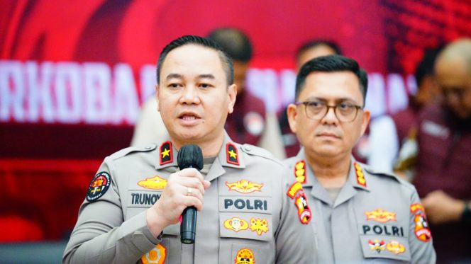 
					Kapolri Beri Kenaikan Pangkat Luar Biasa Anumerta Kepada Bharatu Mardi Hadji