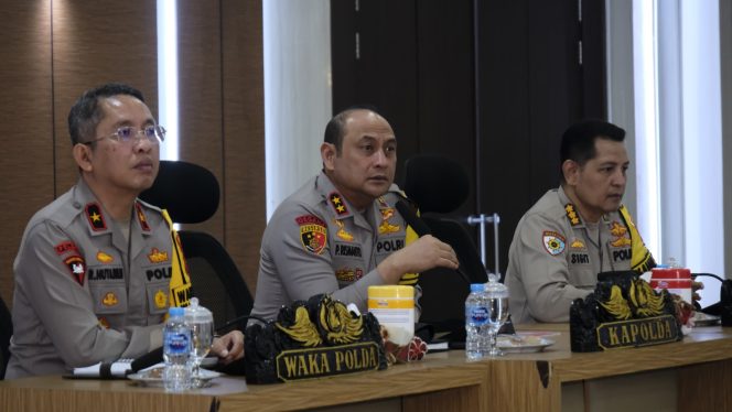 
 Rapat Pimpinan Tahun 2025 Polda Kalbar, Kapolda : Bangun Ekonomi Indonesia yang Lebih Kuat dan Transparan