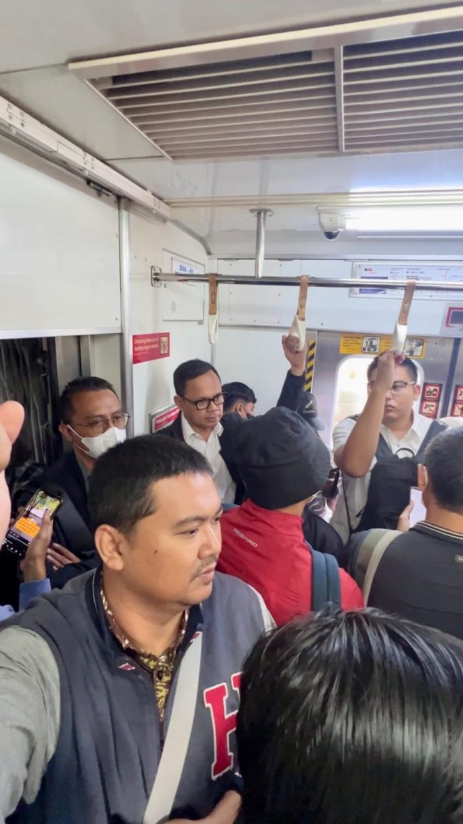 
 Pejabat Ditantang Naik Transportasi Umum, Wamendagri Bima: Tidak Ada Masalah Selagi Waktunya Memungkinkan