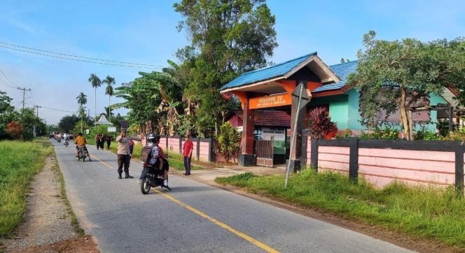 
 Wujudkan Keamanan dan Keselamatan di Pagi Hari, Personil Polsek Menjalin Laksanakan Strong Point