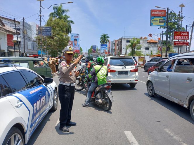 
 Satlantas Polresta Bandar Lampung Alihkan Arus Lalu Lintas Saat Bank Lampung Run 2025, Polda Lampung Imbau Masyarakat Patuhi Aturan