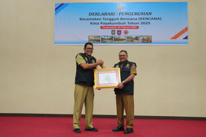 
 Wujudkan Ketahanan Daerah, Ditjen Bina Adwil Kukuhkan 5 Kecamatan Tangguh Bencana di Payakumbuh