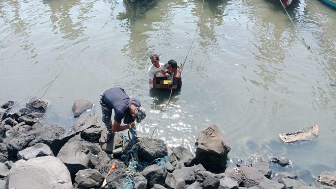 
					TNI AL Berhasil Evakuasi Jenazah Pria Tanpa Identitas di Pelabuhan Perikanan Muncar