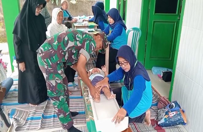 
 Tingkatkan Kesadaran Tentang Stunting, Babinsa Pojok Aktif Dampingi Posyandu LP (Layanan Primer)
