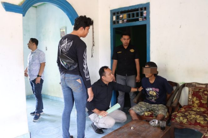 
					Paranormal di Pringsewu Ditangkap Polisi atas Kasus Kekerasan Seksual terhadap Pasien