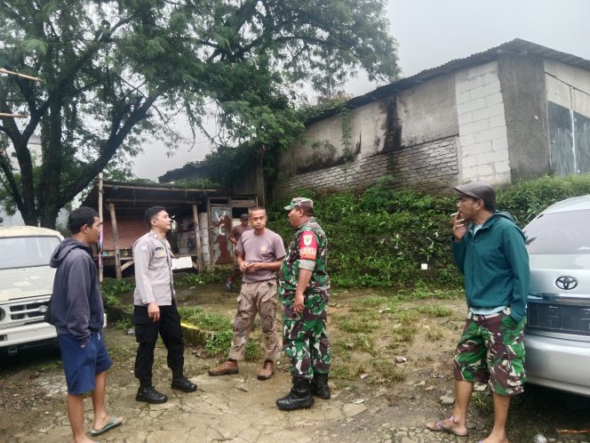 
					Sinergitas TNI – Polri Sambang Dialogis di Desa Citeko dalam Rangka Menciptakan Kamtibmas di Wilayah 
