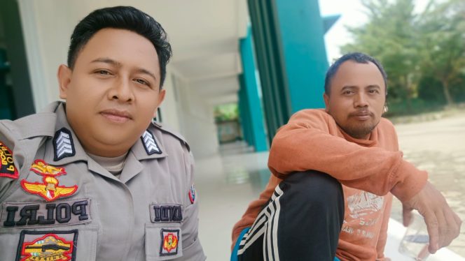 
 Bhabinkamtibmas Polsek Leuwiliang sambang warga dalam rangka Harkamtibmas di wilayah Desa Leuwikaret