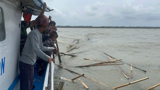 
					Pembongkaran Pagar Laut Kembali Dilanjutkan Hari Ini Mencapai 24,9 KM