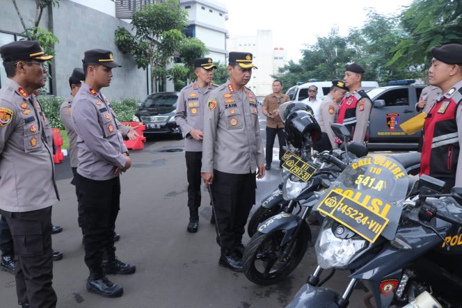 
					Antisipasi Gangguan Kamtibmas Menjelang Bulan Puasa Ramadhan 2025, Kapolres Metro Tangerang Cek Randis Patroli di Jajaran