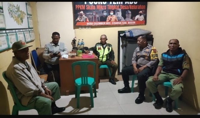 
					Bhabinkamtibmas Polsek CSR Polres Bogor Giat Cooling Sistem Patroli Sambang Cek Pos Siskamling Beri Pesan Kamtibmas 