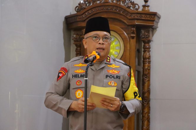 
 Kapolda dan Wakapolda Lampung Hadiri Peringatan Isra Mikraj 1446 H di Masjid Al-Ikhlas Polda Lampung