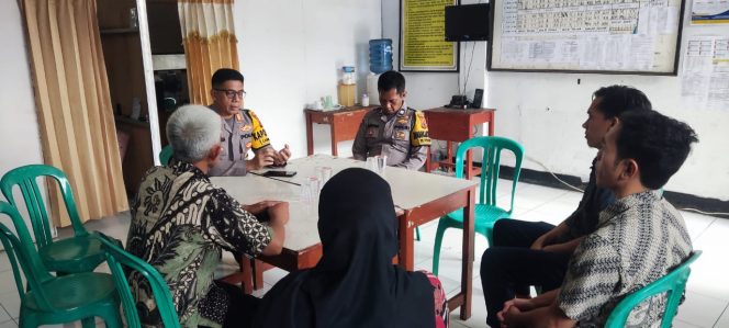 
					Bhabinkamtibmas Polsek Dramaga Giat Cooling Sistem Hadiri MUSDES  Penyusunan Penetapan Calon Keluarga Penerima Bantuan Manfaat BLT DD Tahun 2025, Berikan Pesan Kamtibmas