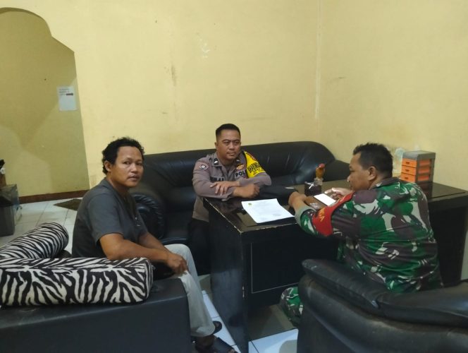 
					Sinergitas TNI Polri Wilayah Hukum Polsek Klapanunggal Giat Cooling Sistem Sambang Warga Beri Pesan Kamtibmas Jaga Kondusifitas Cegah Kriminalitas