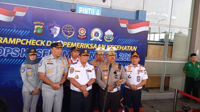 
 Kakorlantas Polri Tinjau Kesiapan Sopir dan Kendaraan dalam Ops Keselamatan Jaya 2025 di Terminal Pulogebang