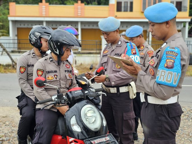 
 Siepropam Polres Kayong Utara Kembali Laksanakan Gaktibplin Guna Jaga Integritas Dalam Operasi Keselamatan Kapuas 2025