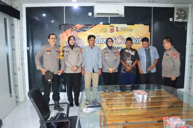 
					Polres Bogor Gelar Jumat Curhat Warga Sampaikan Keluh Kesah Masyarakat Terkait Kenakalan Remaja Serta Permohonan Kemudahan Membuat Sim