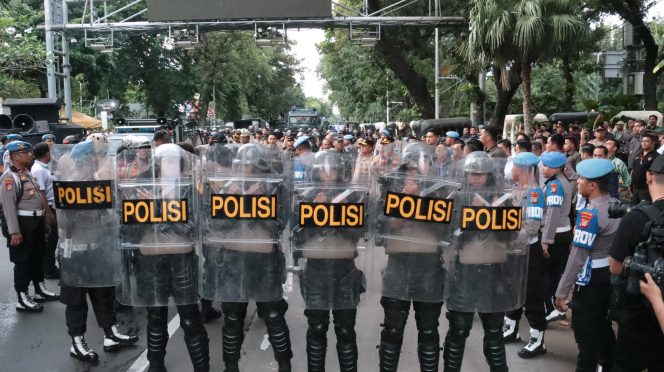 
 Polri Siagakan 2.460 Personel, Amankan Aksi Penyampaian Pendapat di Patung Kuda