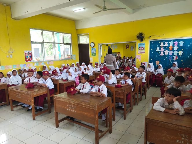 
 Polsek Sukaraja Polres Bogor Giat Cooling Sistem Edukasi Siswa SD Negeri Katulampa 4 Soal Kenakalan Remaja, Bullying, Dan Tawuran