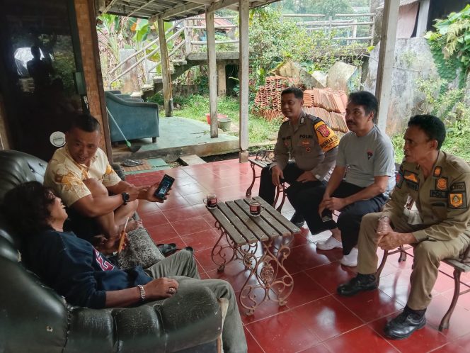 
 Sinergitas TNI- Polri, Bhabinkamtibmas Desa Pandansari Polsek Ciawi Bersama Babinsa melaksanakan kegiatan sambang Warga di Desa binaannya
