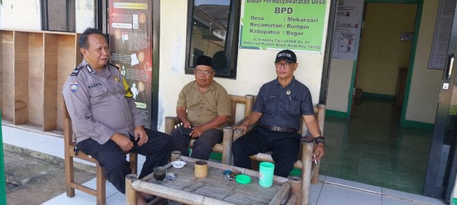 
 Bhabinkamtibmas Polsek Rumpin Polres Bogor Sambang Warga Binaan Beri Himbauan Kamtibmas kepada Warga Desa Mekarsari