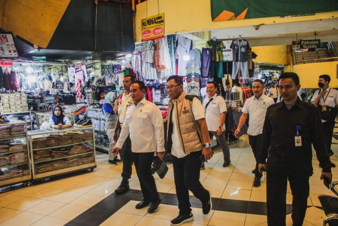 
					Satgas Pangan Bareskrim Polri Tinjau Ketersediaan dan Harga Bahan Pokok di Pasar Jaya Kramatjati