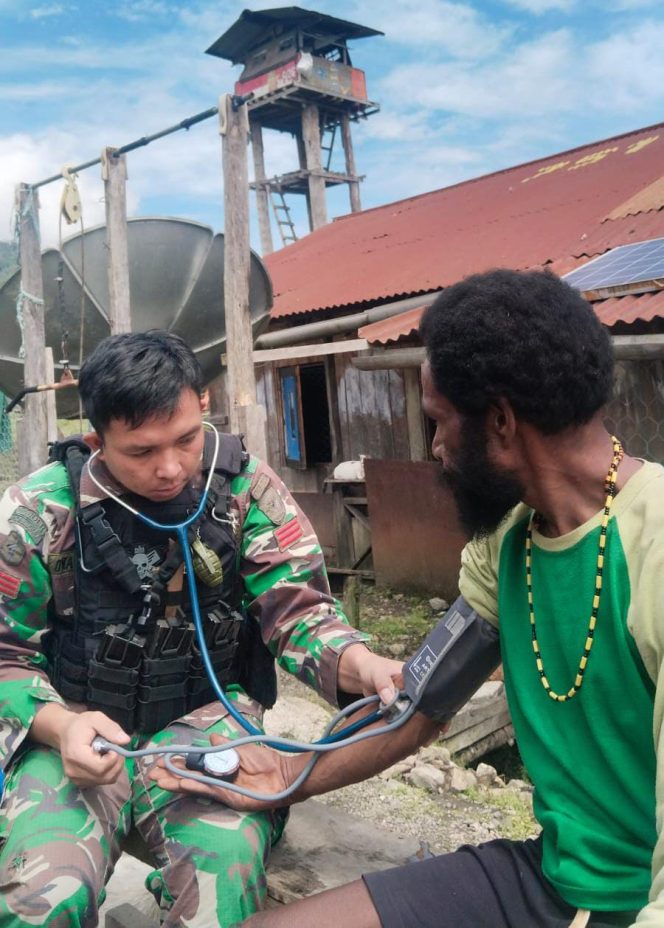 
					Pelayanan Kesehatan Terbuka Untuk Masyarakat Distrik Sinak, Oleh Personel Satgas Yonif 751/VJS