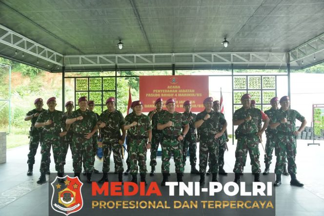 
					Danbrigif 4 Marinir/BS Pimpin Acara Penyerahan Jabatan Paslog dan Pengukuhan Jabatan Dankima Brigif 4 Mar/BS