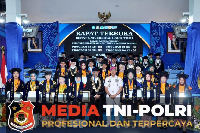 
 Wadan Pasmar 2 Hadiri Wisuda Universitas Hang Tuah Surabaya