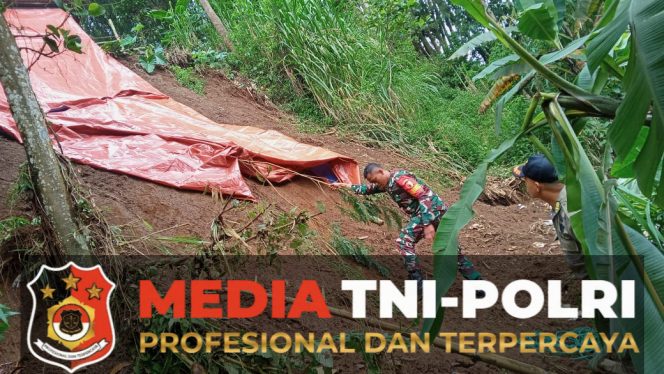 
 Sigap Tanggapi Longsor di Dusun Wonogriyo, Babinsa Bantu Warga dan Amankan Lokasi